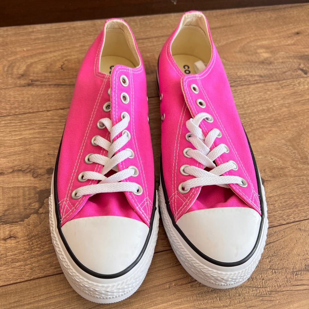 Pink converse